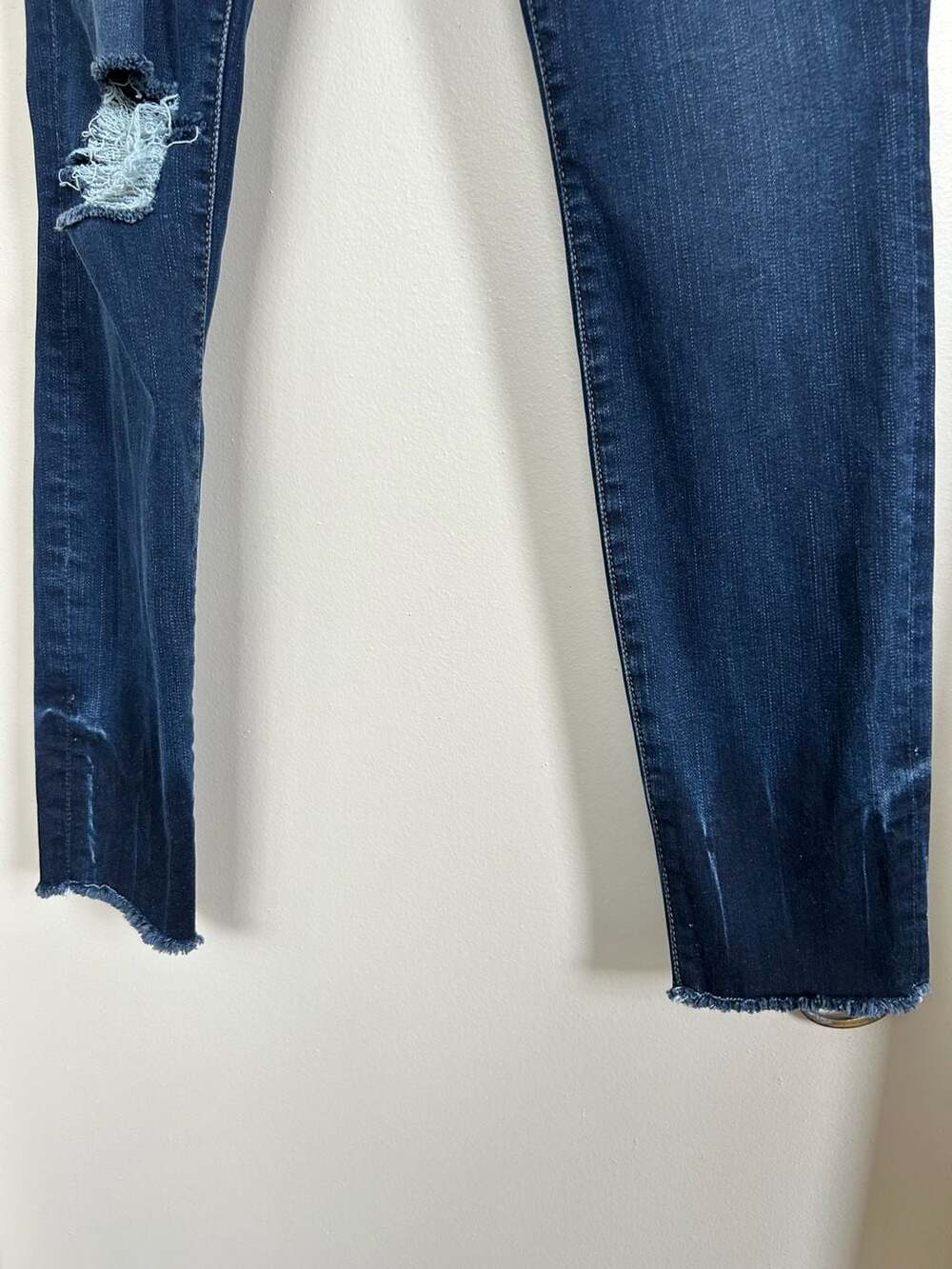 FRAME Le Skinny de Jeanne Crop Raw Hem Distressed Jeans Size 28 - Picture 6 of 8
